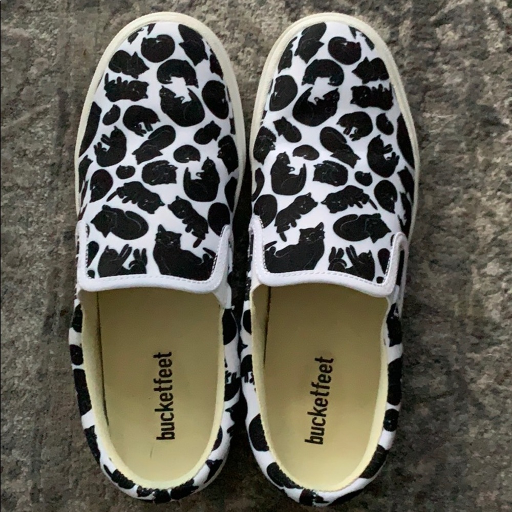 Cat black & white slip on shoes 6.5